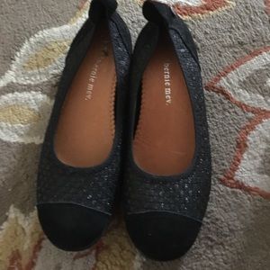bernie mev. Black flats