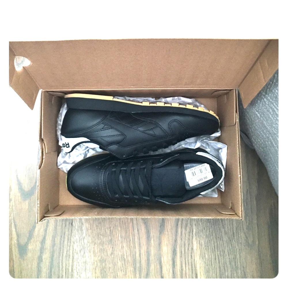 NWT Black Reebok Classics