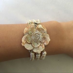 {vintage} pearl rose bracelet {vintage} pearl rose bracelet