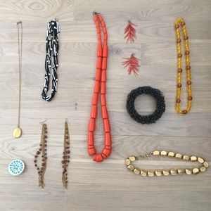 8 pcs Assortment of estate jewelry