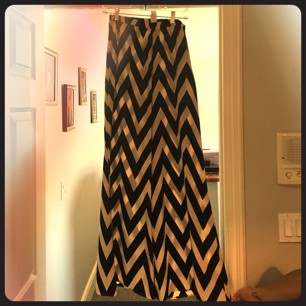 Chevron blk and cream palazzo pants