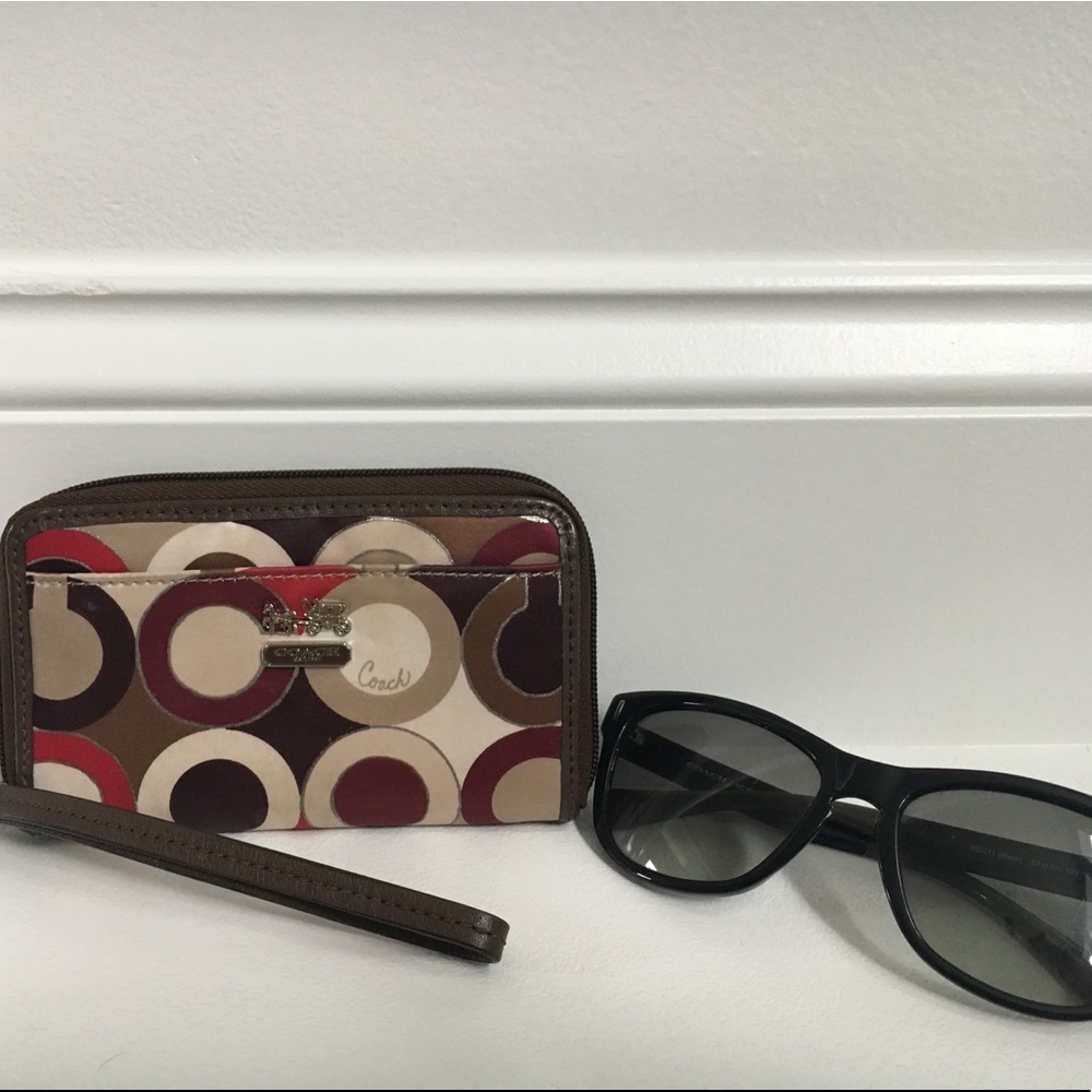 Like new! ✨Coach wristlet 🎀
