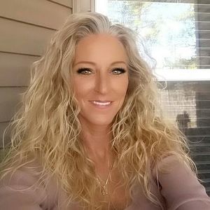 Meet your Posher, Leslie