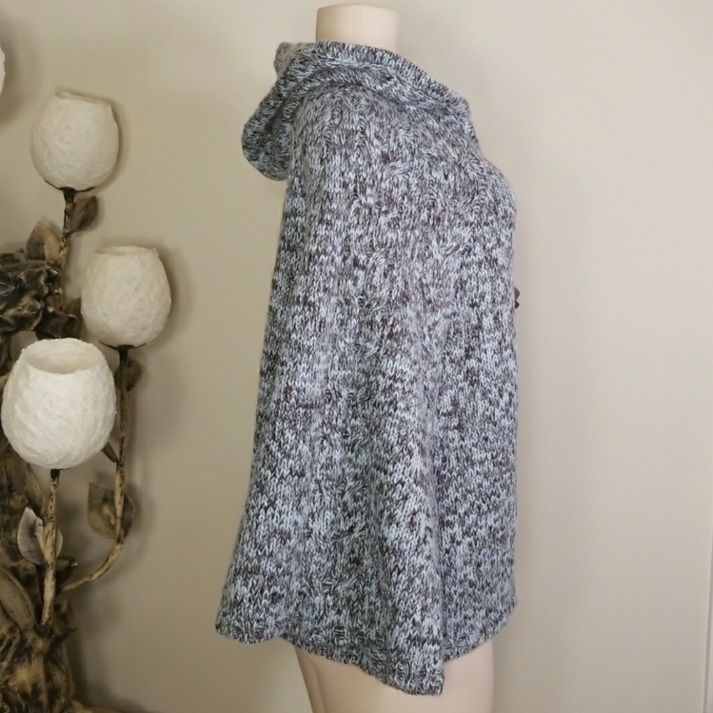 BCBG MAX AZRIA Poncho - Picture 4 of 8