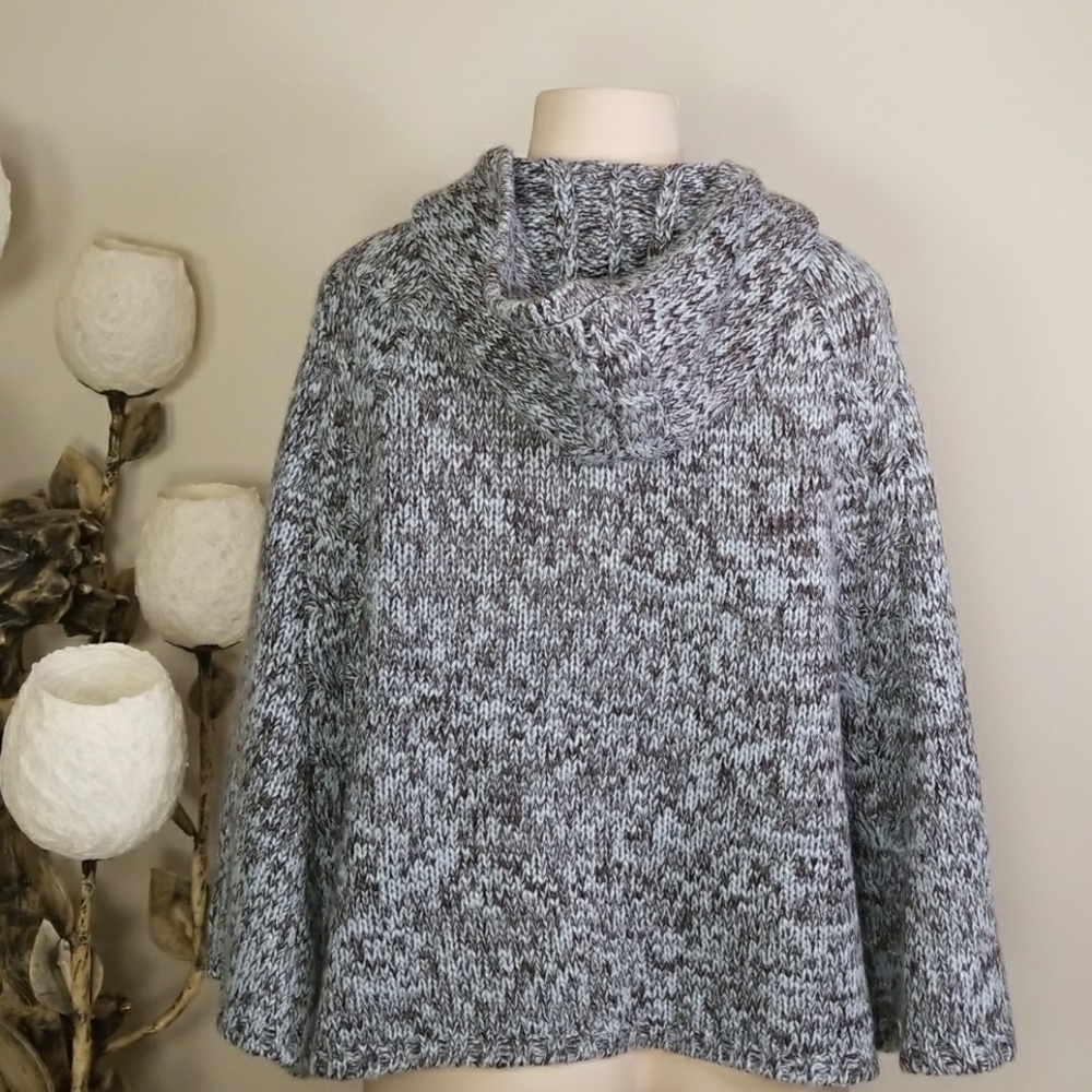 BCBG MAX AZRIA Poncho - Picture 5 of 8