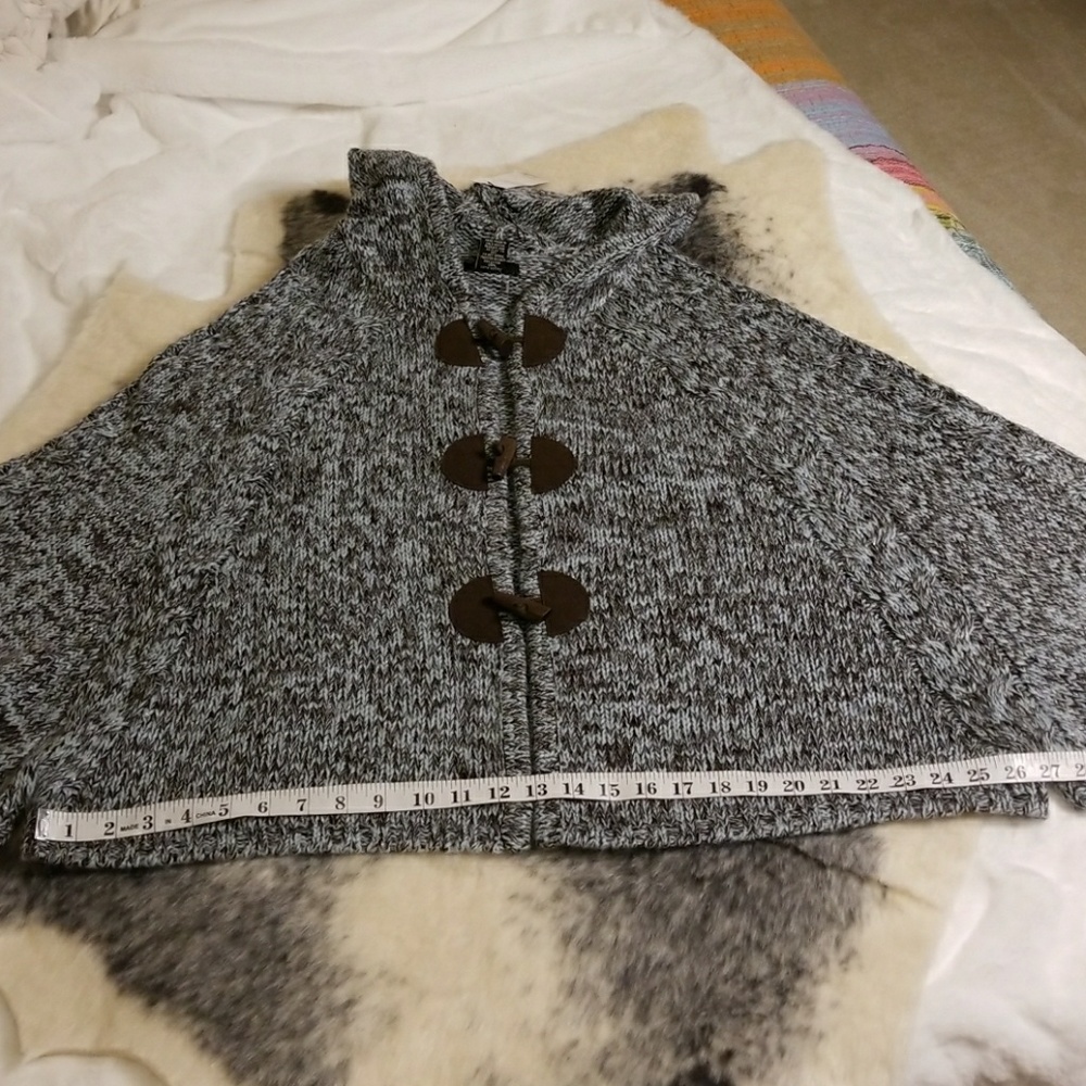 BCBG MAX AZRIA Poncho - Picture 6 of 8