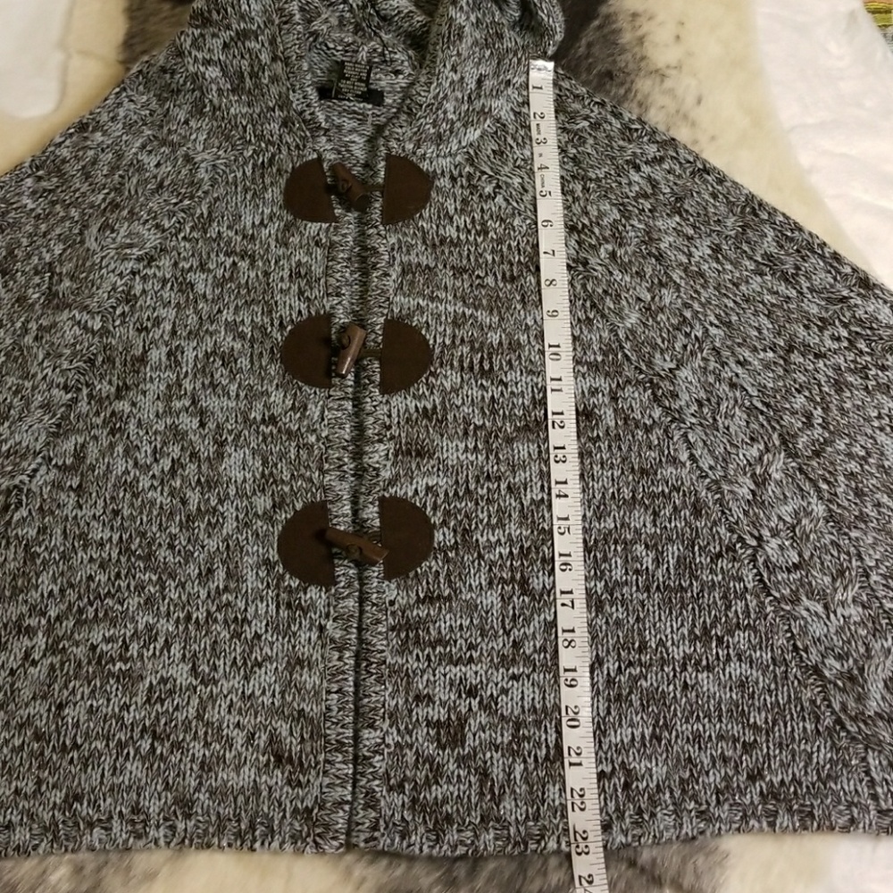 BCBG MAX AZRIA Poncho - Picture 7 of 8