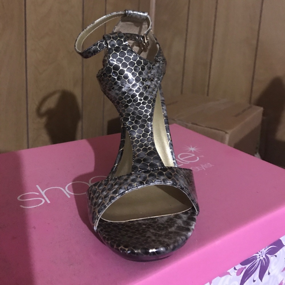 Women's snakeskin high heels