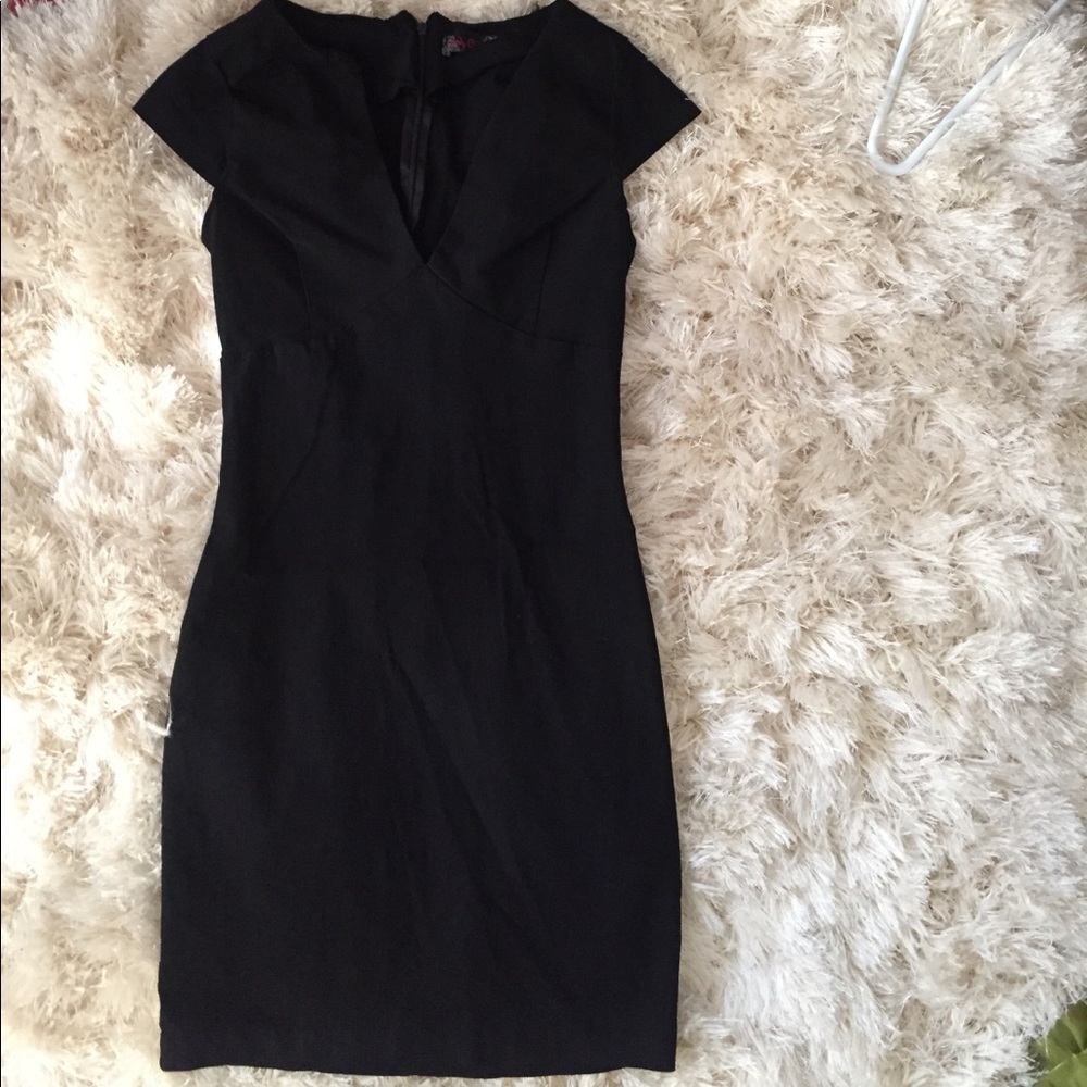 THE PERFECT BLACK DRESS FOR A NIGHT OUT!!!!!