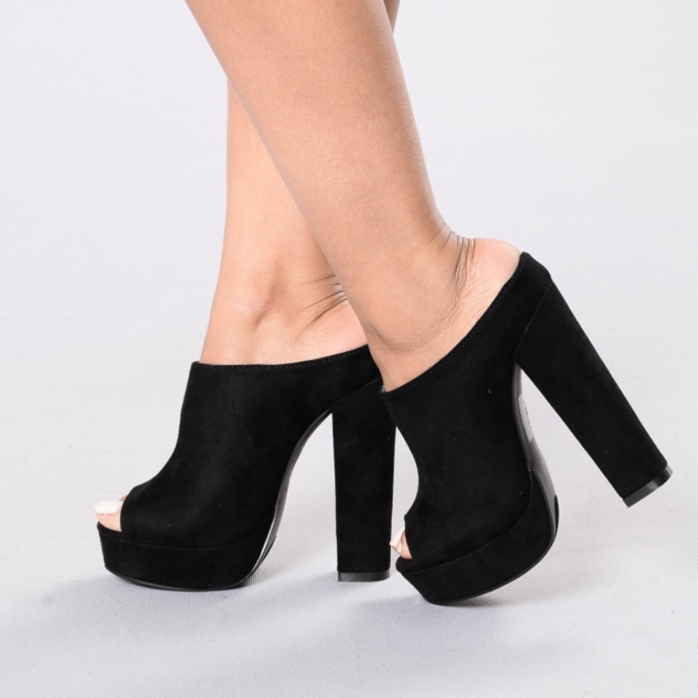 Classy Peep toe Mule Platform Heels! Size 6