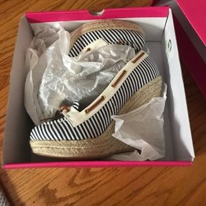 Shoe Dazzle size 9 wedge boat shoes!
