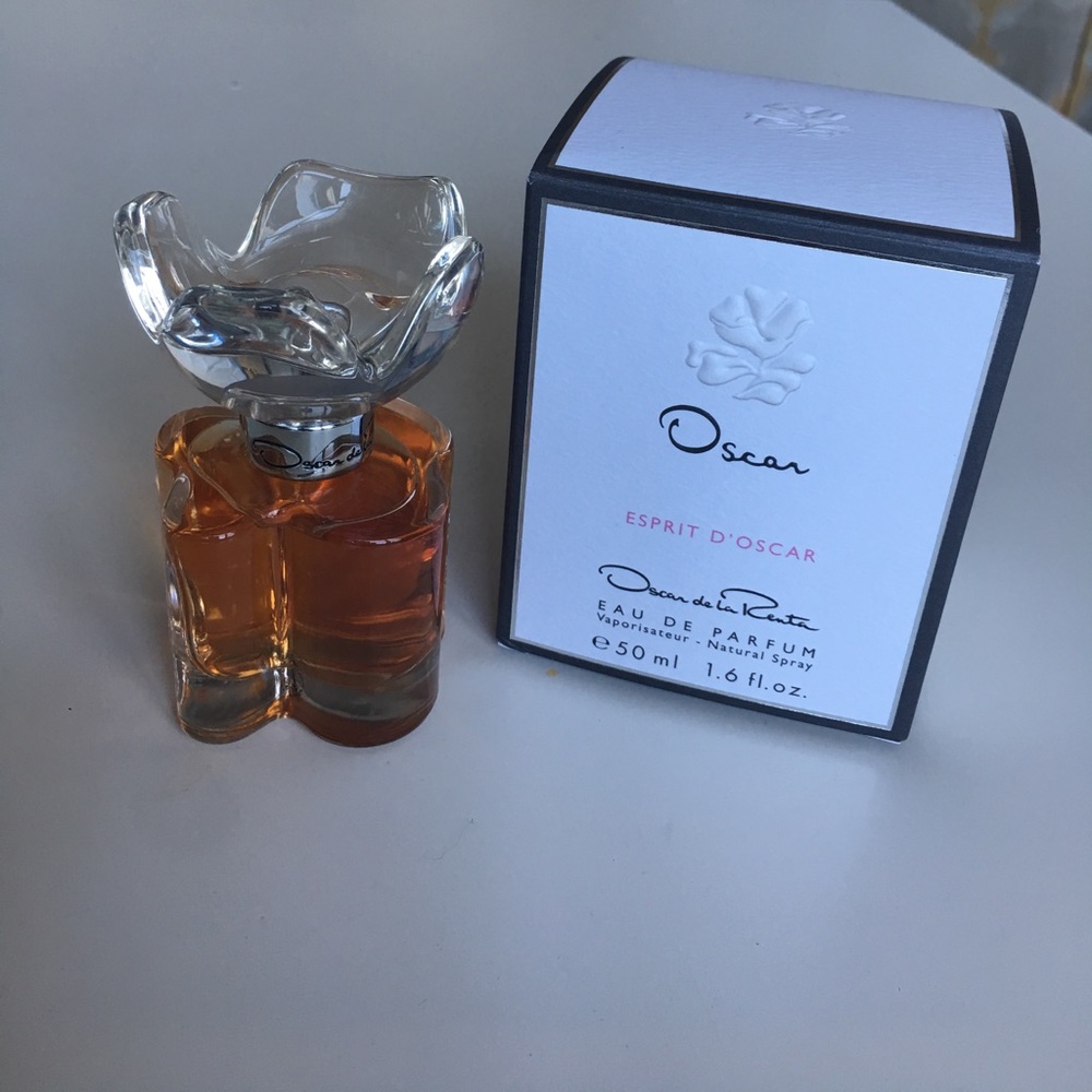 Oscar De La Renta Perfume