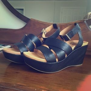 Kork-ease Black & tan wedges