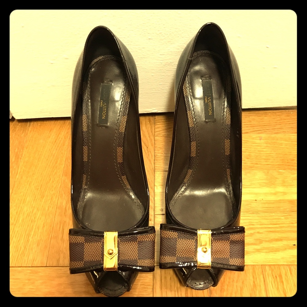 Louis Vuitton Chocolate Damier Pumps