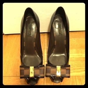 Louis Vuitton Chocolate Damier Pumps