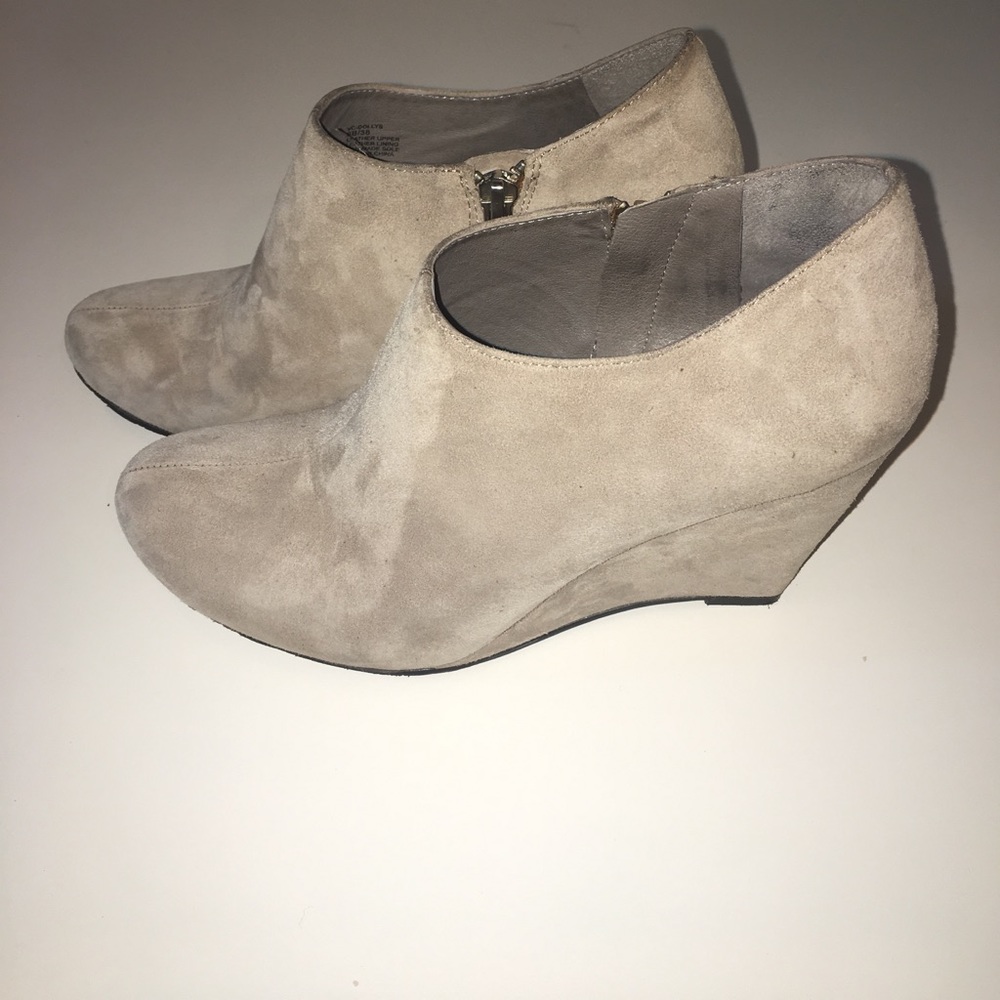 Vince Camuto 'Dolly' suede booties