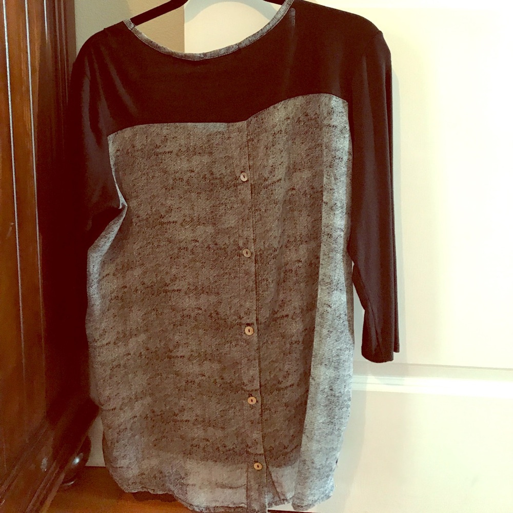 Super cute 3/4 sleeve t-shirt!