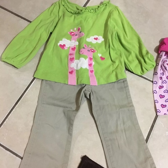 Bundle of little girl clothes - Picture 2 of 7