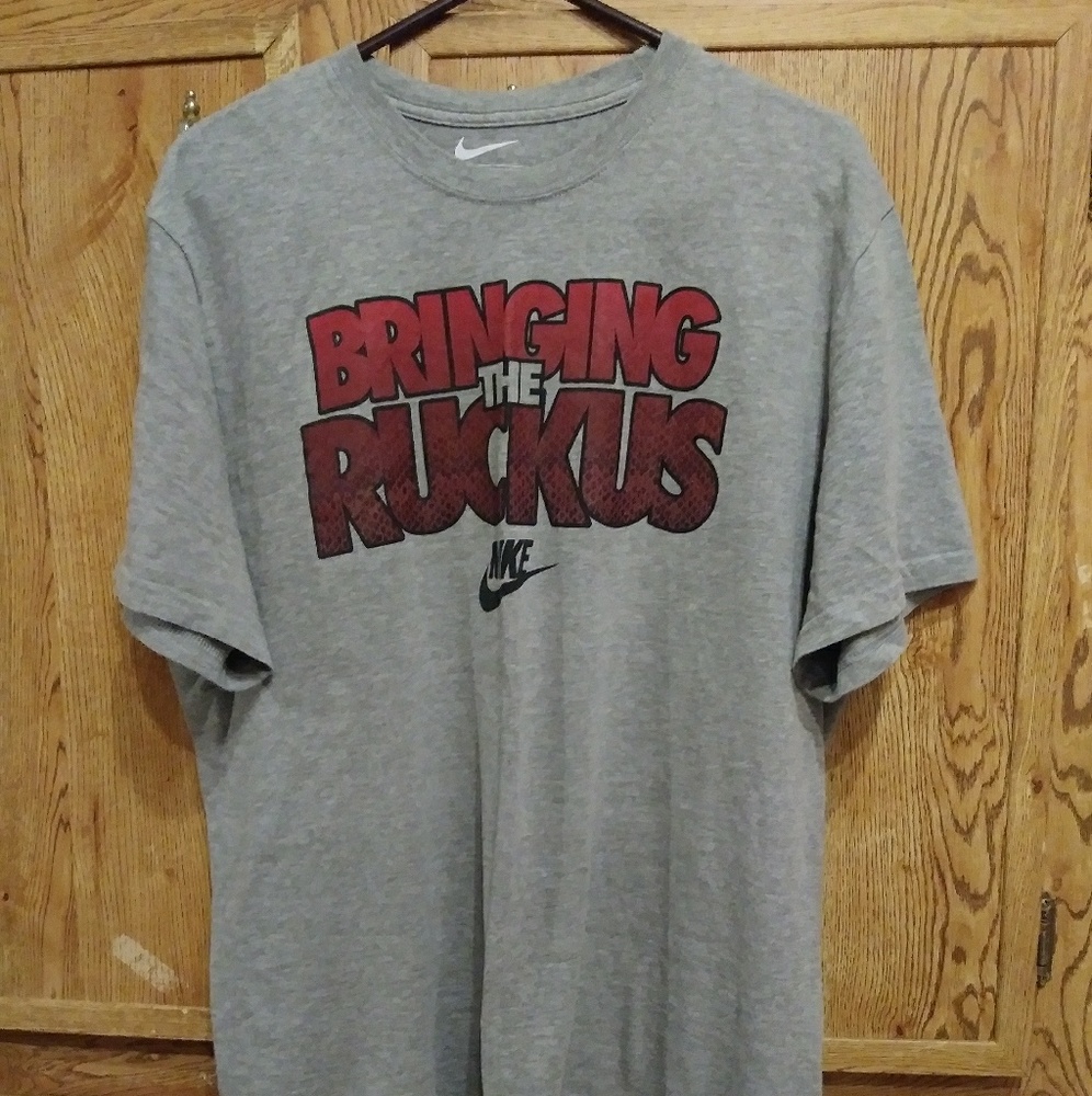 Men's Nike shirt size: xl