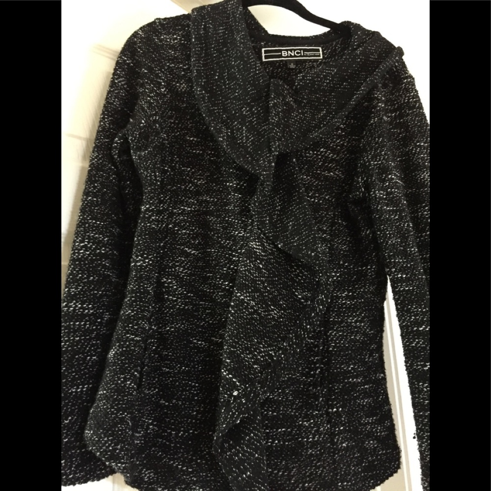Ruffled front fitted sweater - Picture 3 of 3