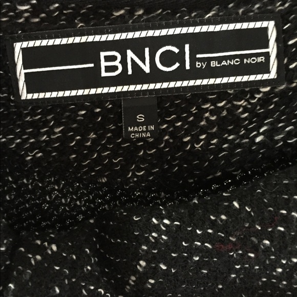 Ruffled front fitted sweater - Picture 2 of 3