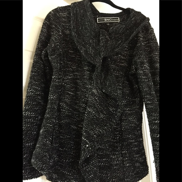 Ruffled front fitted sweater - Picture 3 of 3