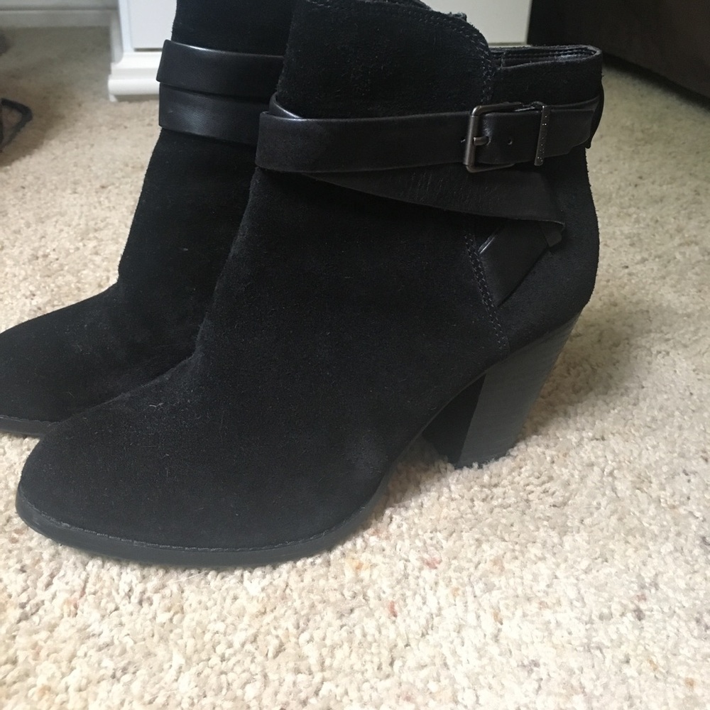 Gianni Bini black booties