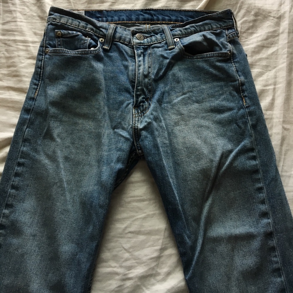 Light wash Levi jeans
