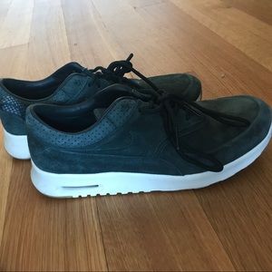 Nike Air Max Thea green suede and leather size 8.5
