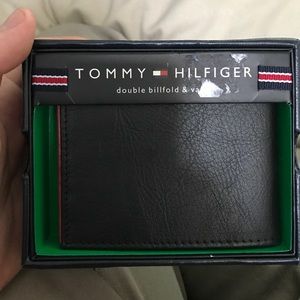 Tommy Hilfiger double billfold wallet