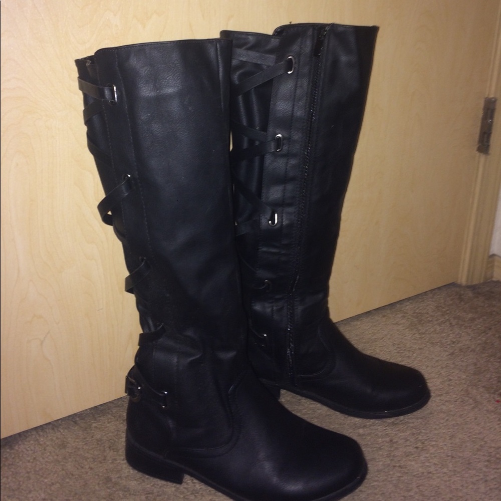 Black knee high boots in excellent condition
