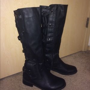 Black knee high boots in excellent condition