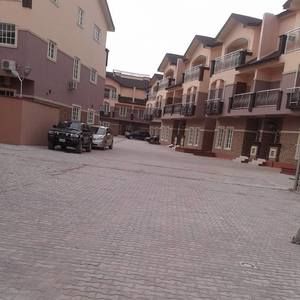 Meet your Posher, Kenneth