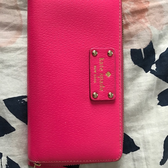 Kate Spade pink wallet - Picture 1 of 3
