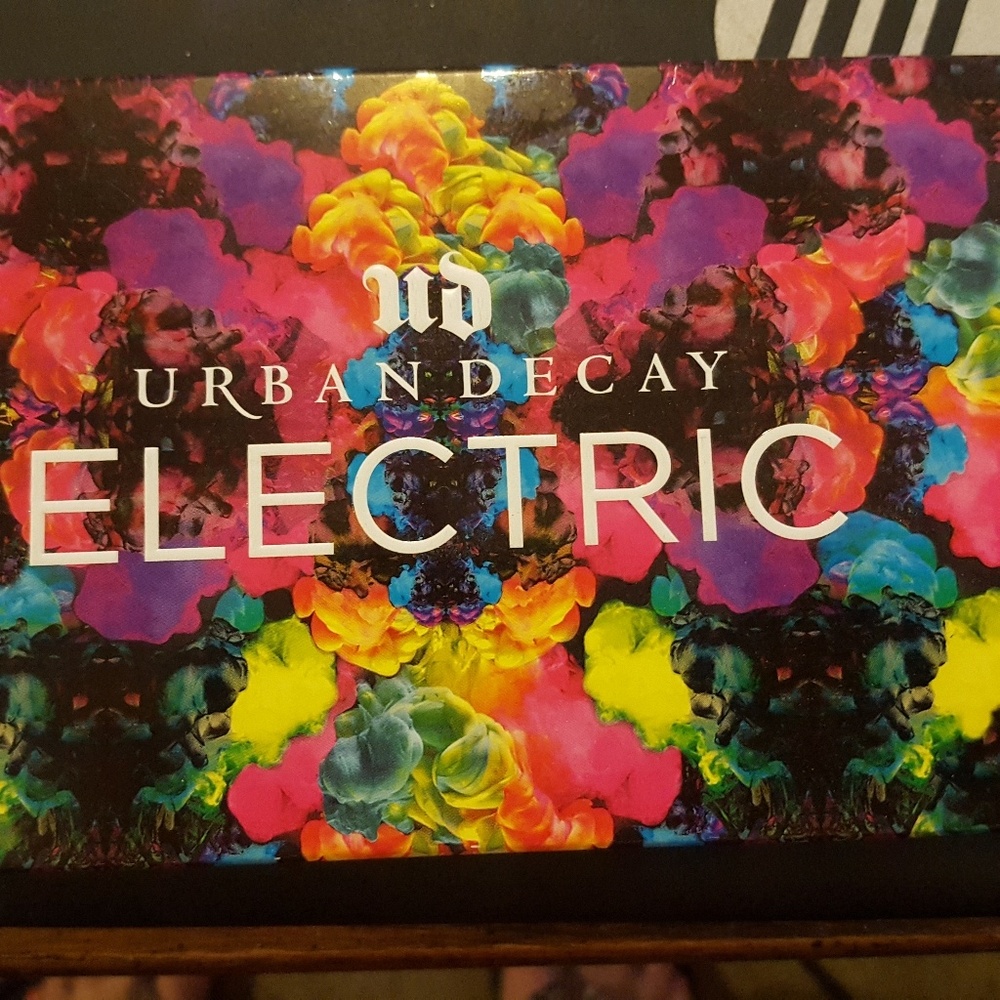 Urban Decay Electric Pressed Piglet Pallette