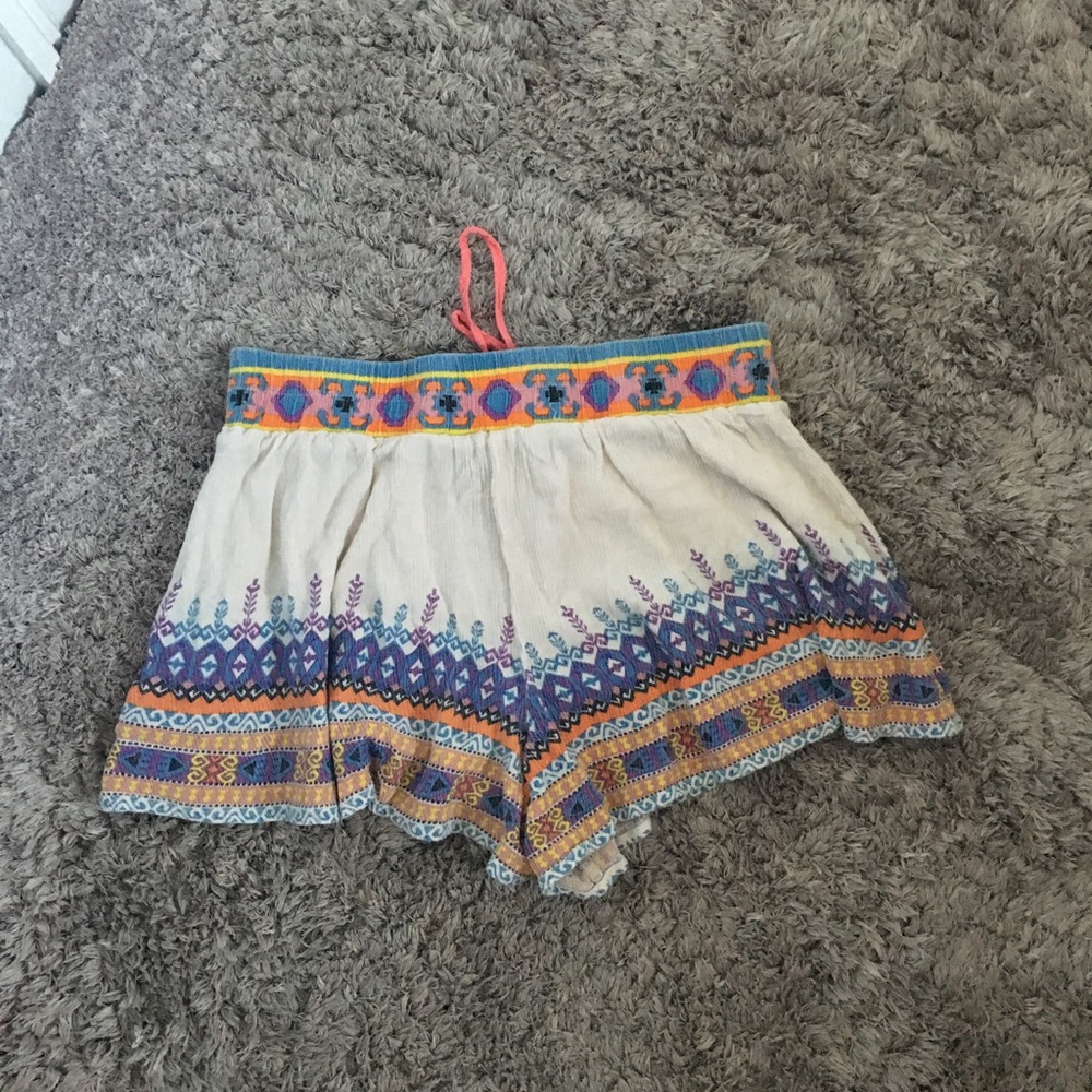 Cute tribal print shorts - Picture 2 of 4