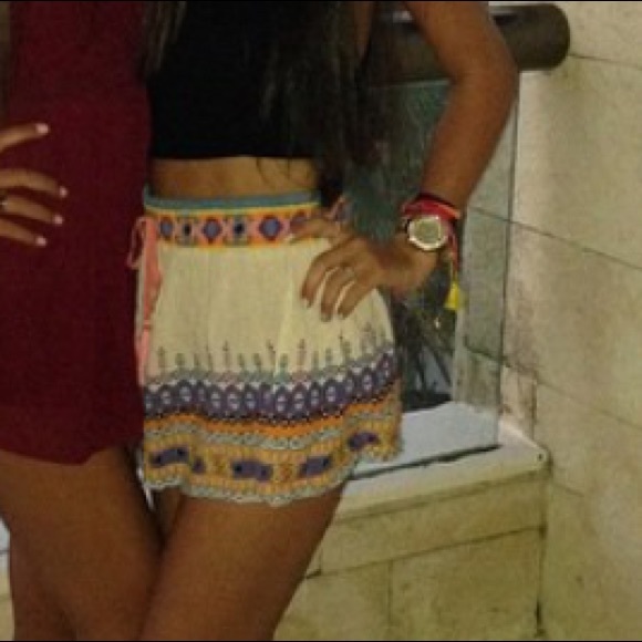 Cute tribal print shorts - Picture 4 of 4