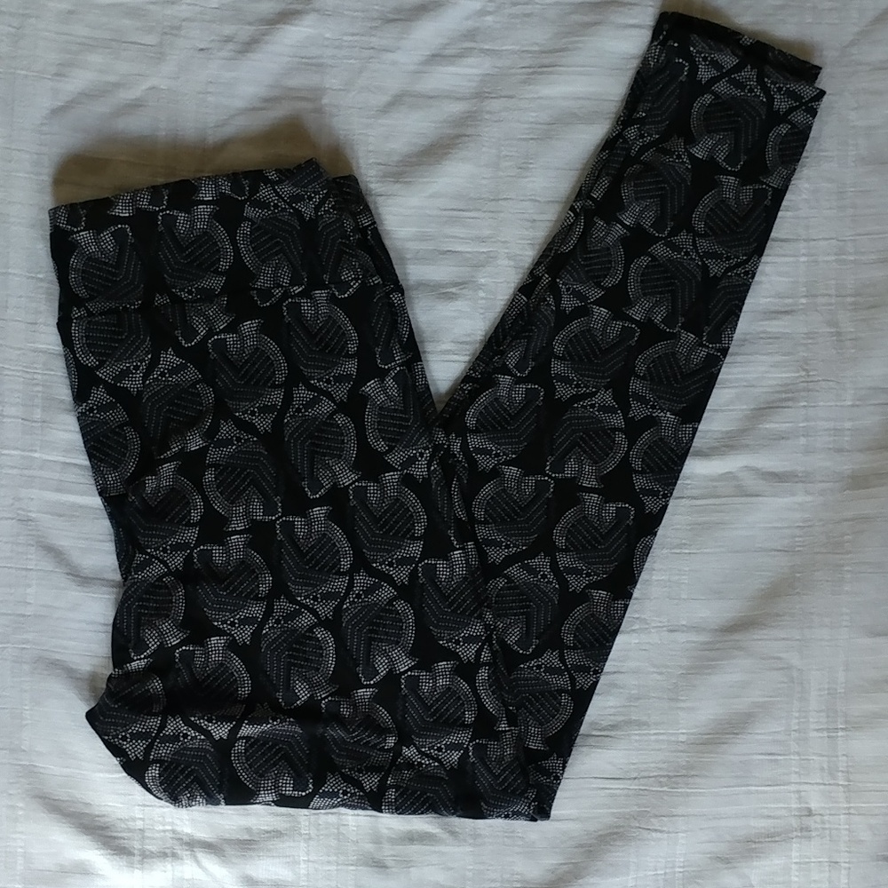 Lularoe Fish Leggings TC