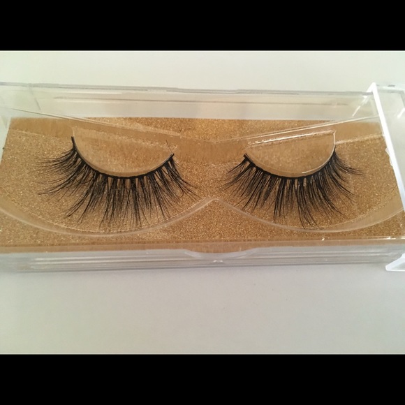 Glow Lashes Luxury 3D Faux Lashes *Drama* - Picture 3 of 6