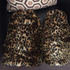 Leopard faux fur leg warmers