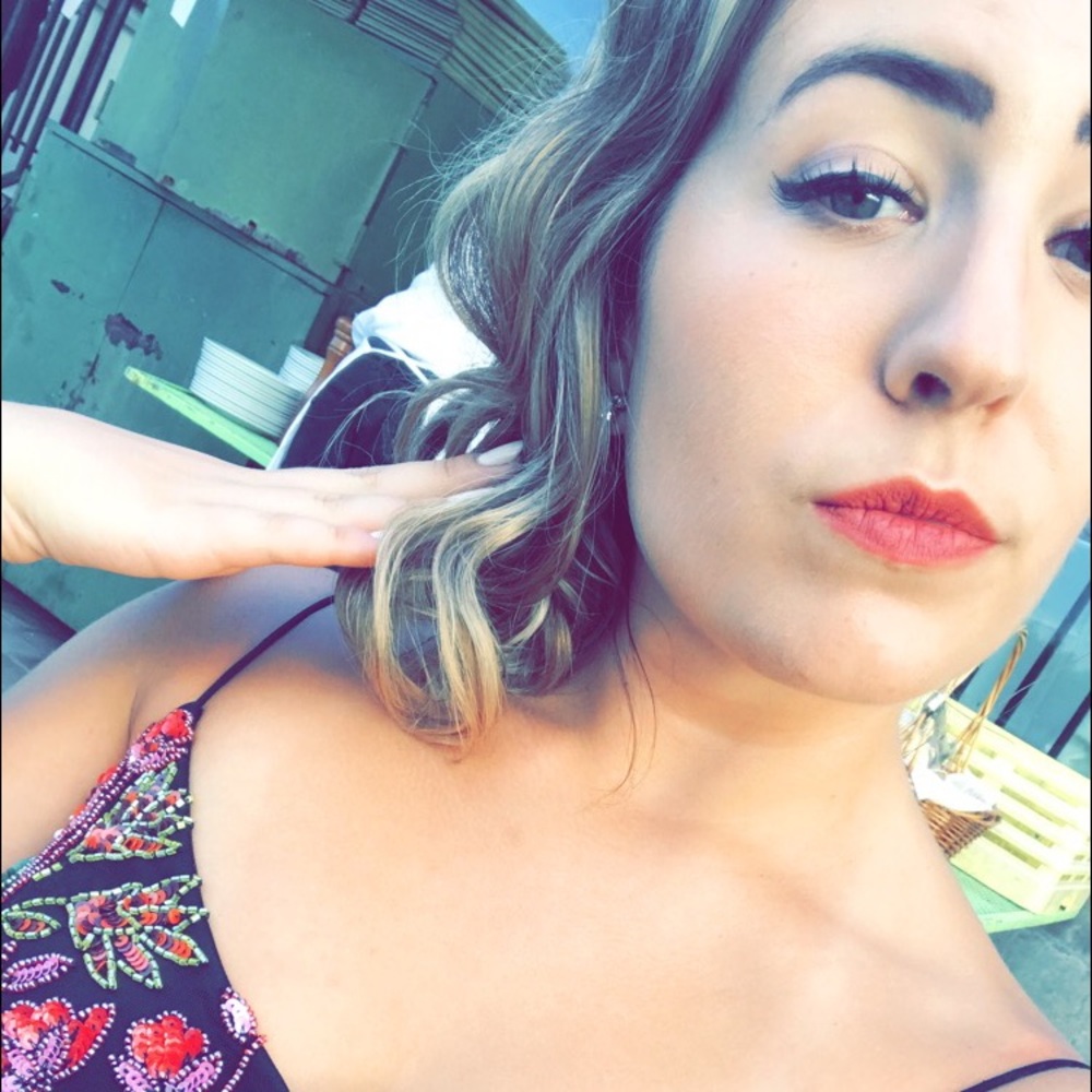 Meet your Posher, Kelly