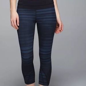 Lululemon Run Top Speed Crop Navy/Black 8 EUC!!