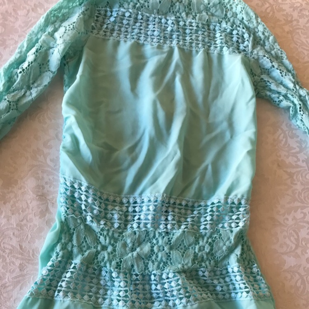 Mint green detail shirt !