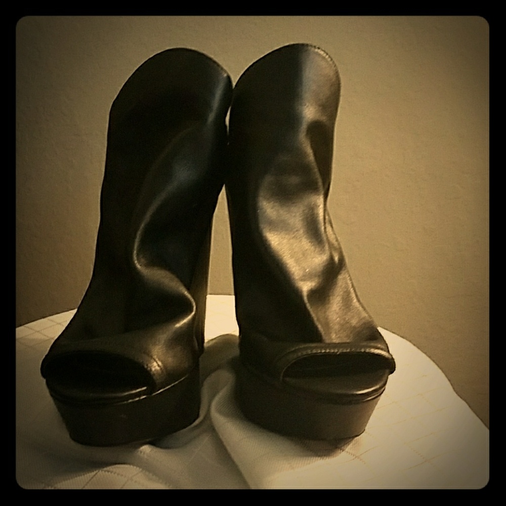 Steve Madden Black Platform Sling back