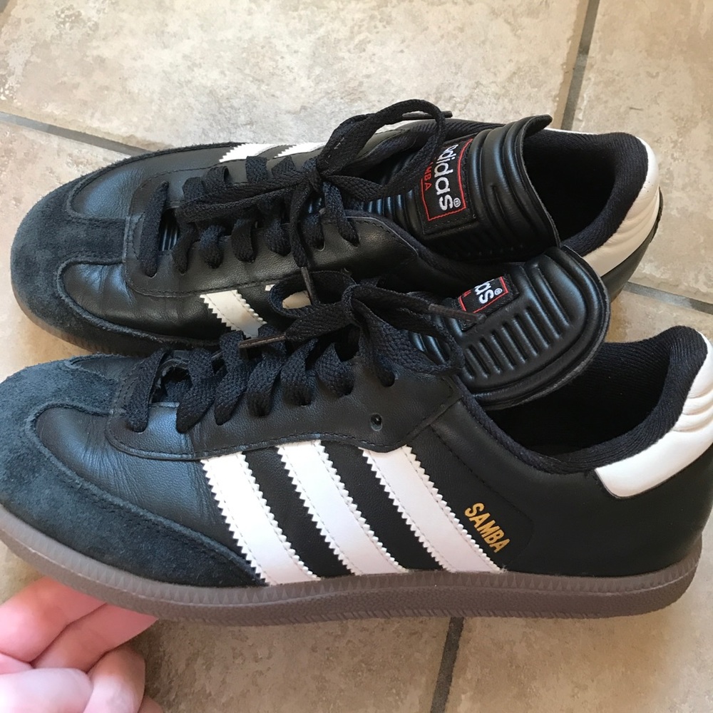 Adidas Samba Shoes - men's size 6.5 (ladies 8.5)
