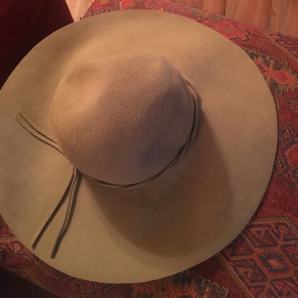 A tan sun hat.