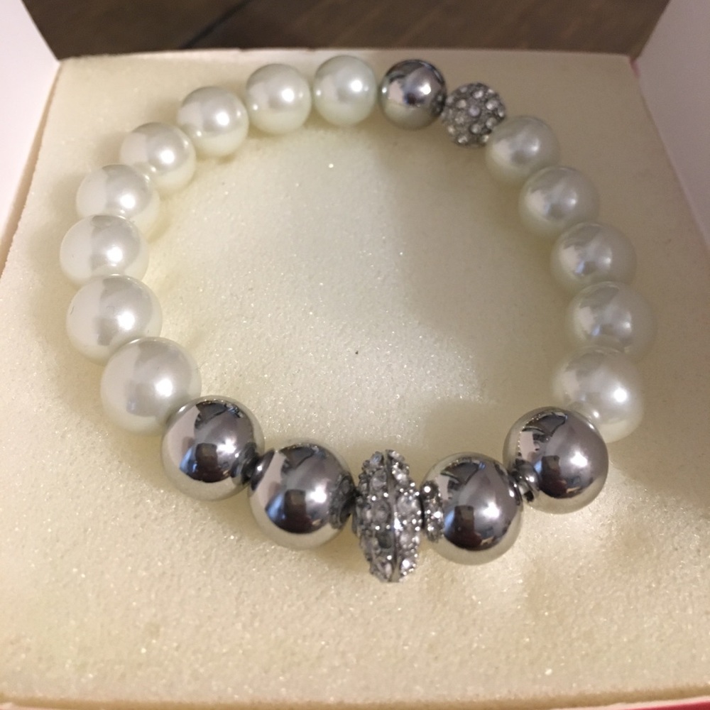 Brand new Stella and Dot Maise Pearl bracelet
