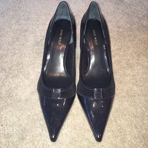 NINE WEST Navy Pumps