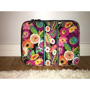 VERA BRADLEY quilted laptop sleeve