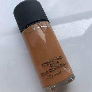 GENUINE MAC Studio Fix Fluid in NC45 BRAND NEW